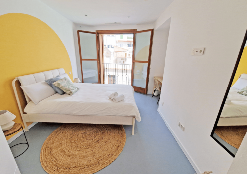 double_bedroom_-__town_house_gomila_-_palma_coliving_-1-min