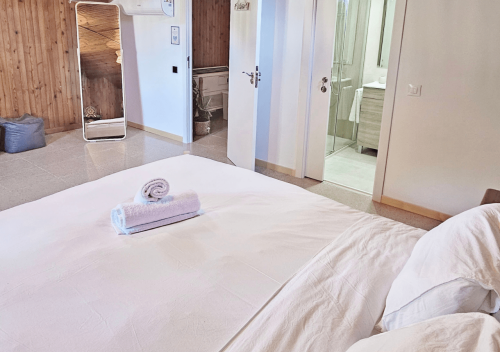 ensuite_bedroom_-_casa_turull_-_coliving_barcelona__2