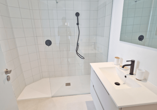 ensuite_bedroom_-_town_house_gomila_-_palma_coliving_3-min