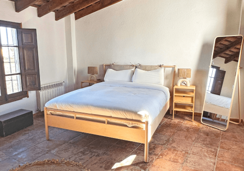master_ensuite_bedroom_patacona_-_villa_huerta_-_coliving_valencia_2