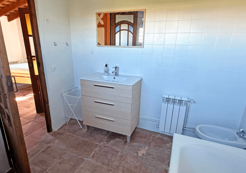 master_ensuite_bedroom_patacona_-_villa_huerta_-_coliving_valencia_3
