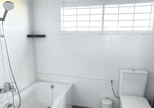 master_ensuite_bedroom_patacona_-_villa_huerta_-_coliving_valencia_4