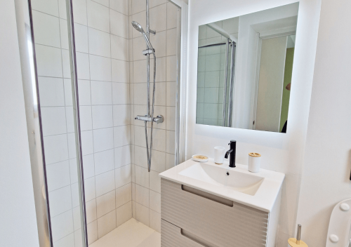 single_ensuite_bedroom__-__town_house_gomila_-palma_coliving_-_3