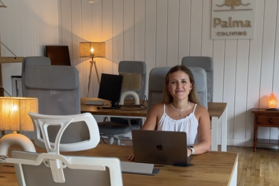 Beatrice working remotely while embracing the digital nomad journey
